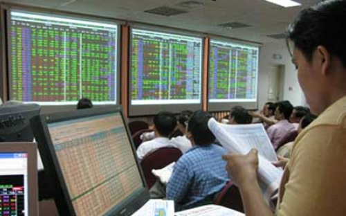 Năm 2012, giá trị giao dịch bình quân trên sàn niêm yết HNX đạt 440 tỷ đồng/phiên, tăng 14% so với năm ngoái.<br>
