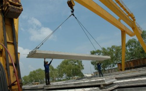 Bộ Tài chính được yêu cầu giảm 50% số thuế giá trị gia tăng đầu ra từ 1/7/2013 đến hết ngày 30/6/2014 đối với hoạt động đầu tư - kinh doanh (bán, cho thuê, cho thuê mua) nhà ở xã hội.