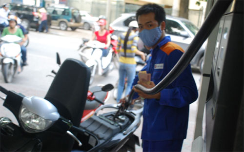 Nhìn cơ cấu giá thành có thể thấy doanh nghiệp và nhà nước đang chia nhau hơn 7.000 đồng/lít xăng.