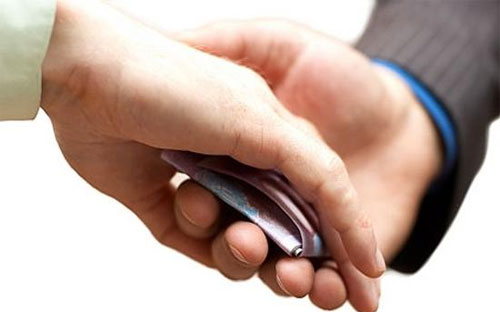 “Tham nhũng vẫn rất khó điều tra và đưa ra pháp luật” và sẽ cản trở 
những nỗ lực quốc tế về xóa đói giảm nghèo, chống biến đổi khí hậu và 
khủng hoảng kinh tế, TI nhận định. 