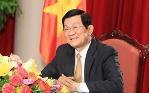 Chủ tịch nước Trương Tấn Sang trả lời phỏng vấn báo chí.