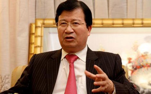 Ông Trịnh Đình Dũng: "Thị trường bất động sản khó khăn sẽ không chỉ ảnh hưởng đến các ngành 
sản xuất khác mà nó còn làm giảm thu nhập của người lao động, ảnh hưởng 
việc giải quyết lao động, việc làm".<br>