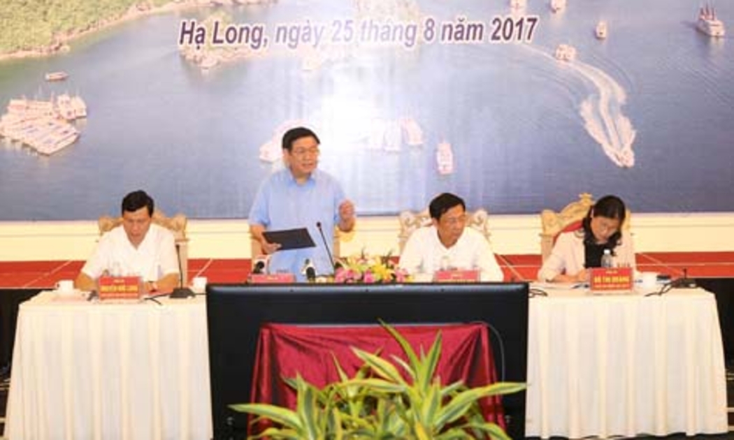 Phó thủ tướng Vương Đình Huệ làm việc với lãnh đạo chủ chốt tỉnh Quảng Ninh ngày 25/8.