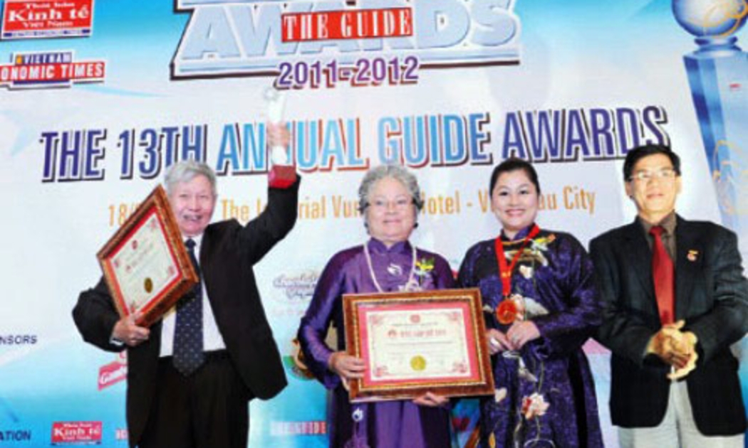 Chương trình The Guide Awards lần thứ 14 (“Liên hoan các doanh nghiệp du lịch Việt Nam”) do ấn phẩm The Guide thuộc Thời báo Kinh tế Việt Nam khởi xướng diễn ra tại Vinpearl Luxury Đà Nẵng hôm nay (22/8).&nbsp;Được bắt đầu từ năm 1999, The Guide Awards đã trở thành điểm hội tụ các doanh nghiệp du lịch lớn nhất tại Việt Nam, với sự tham gia của gần 400 doanh nghiệp trong cả nước.&nbsp; Nhân dịp này, chương trình sẽ&nbsp;công bố 124 gương mặt tiêu biểu đã được bạn đọc và Ban biên t