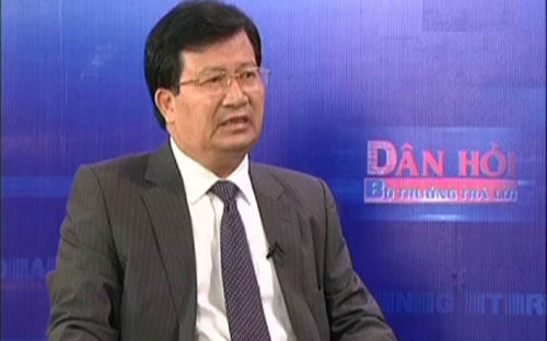 Bộ trưởng Bộ Xây dựng Trịnh Đình Dũng trao đổi để làm rõ thêm về tiến độ và những vướng mắc đang đặt ra, đáp ứng nguyện vọng chính đáng của nhiều người dân trong chuyên mục Dân hỏi Bộ trưởng trả lời tuần này - Nguồn: VTV, VGP.<br>