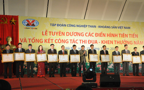 Một buổi lễ tổng kết - khen thưởng của TKV.<br>
