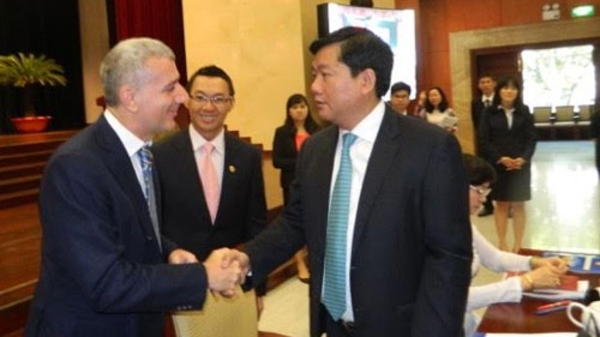 Doanh nghiệp FDI “kêu khó, kể khổ” với Bí thư Đinh La Thăng