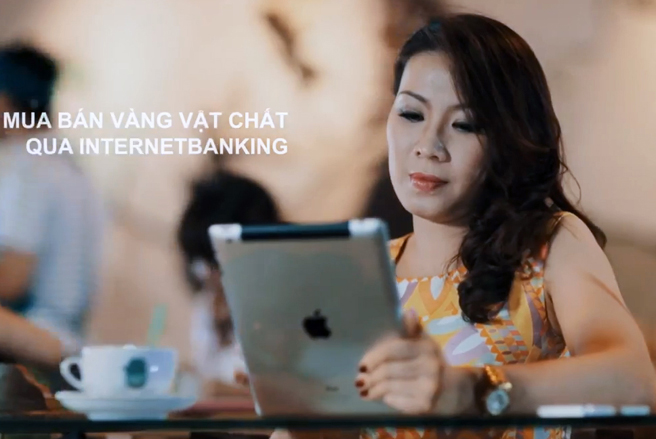 Theo giới thiệu của TienPhong Bank, khách hàng có thể mua vàng ở bất cứ đâu qua môi trường mạng.<br>