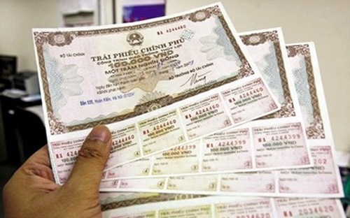 Lãi suất trúng thầu của trái phiếu kỳ hạn 5 năm nằm trong khoảng 
6,45-6,6%/năm, 10 năm là 6,90%/năm và 15 năm trong khoảng 7,65-7,90%/năm.
 