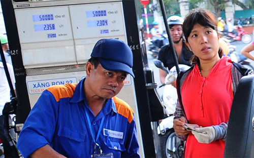 Hiện giá xăng Ron 92 bán lẻ ở mức 23.150 đồng/lít - Ảnh: TT.