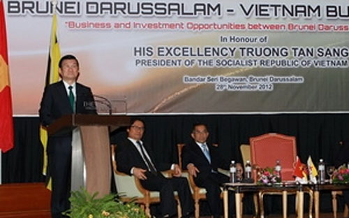 Chủ tịch nước Trương Tấn Sang tới dự và phát biểu tại Diễn đàn Doanh nghiệp Việt Nam-Brunei.<br>