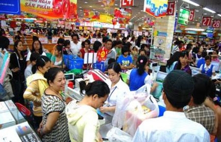 Chương trình Tháng khuyến mãi chính thức được khởi động, với 300 siêu thị, cửa hàng tiện ích, shop của các doanh nghiệp tung ra các chương trình hấp dẫn.