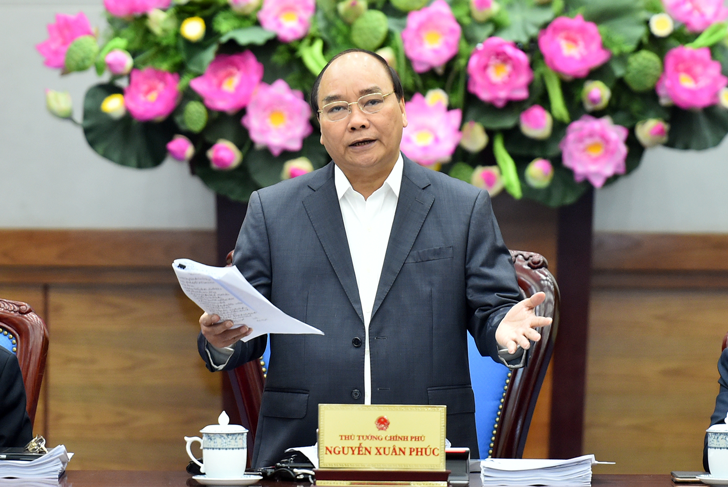 Thủ tướng cho rằng còn nhiều lãng phí trong xã hội, trong
 tiêu dùng, cho nên cần triệt để tiết kiệm trong đầu tư, trong sản xuất 
kinh doanh để giảm chi phí, hạ giá thành, tăng giá trị gia tăng và tăng 
GDP.