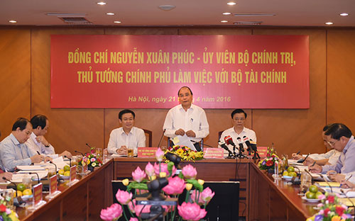 Thủ tướng Nguyễn Xuân Phúc cho rằng, GDP quý 1/2016 đạt 5,46%, thấp hơn so với cùng kỳ năm ngoái, cho thấy tăng trưởng kinh tế Việt Nam đang có dấu hiệu chững lại.