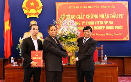 Lễ trao giấy phép cho hai dự án mới.<br>