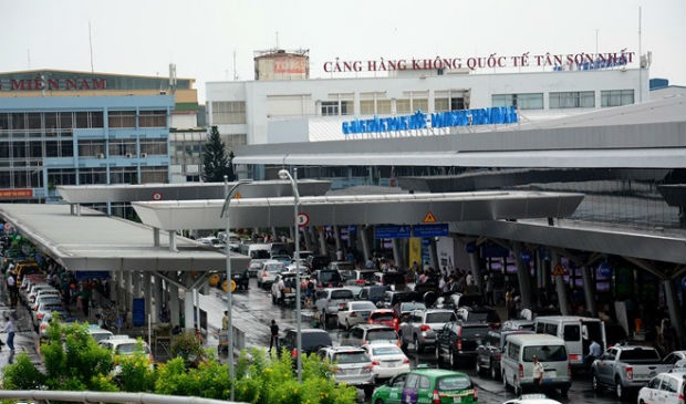 Tân Sơn Nhất đang đứng trước nhiều vấn đề về ùn tắc, thuỷ triều gây ngập nước, quá tải.