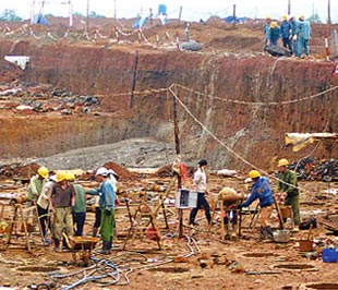 Bộ Chính trị lưu ý quản lý tốt lao động trong vùng dự án.