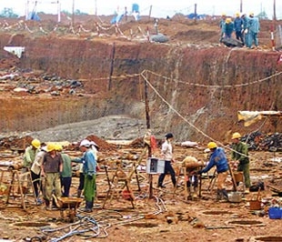 Bộ Chính trị lưu ý quản lý tốt lao động trong vùng dự án.