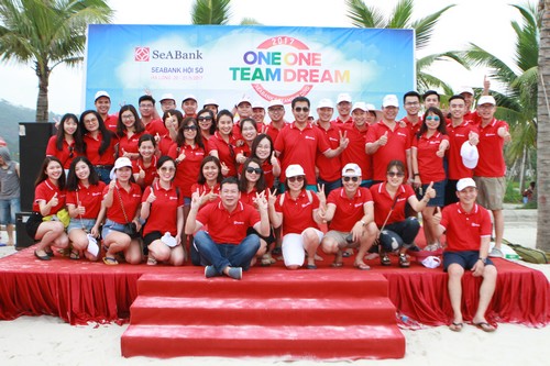 SeABank tổ chức chương trình Teambuiding 2017 với slogan One Team One Dream.