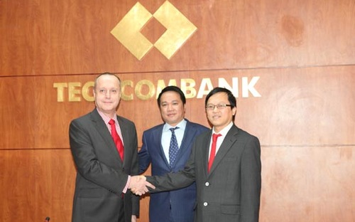 Ông Simon Morris tiếp nhận vị trí Tổng giám đốc Techcombank từ người tiền nhiệm là ông Nguyễn Đức Vinh từ ngày 1/1/2012.<br>