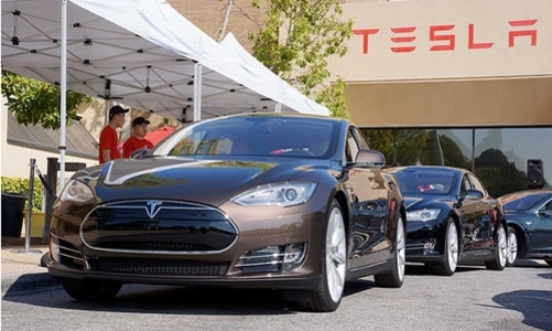 Cổ phiếu tăng mạnh, Tesla thành hãng xe lớn thứ 4 về vốn hóa