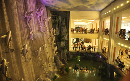 Thác Vũ môn cao 14m.<br>