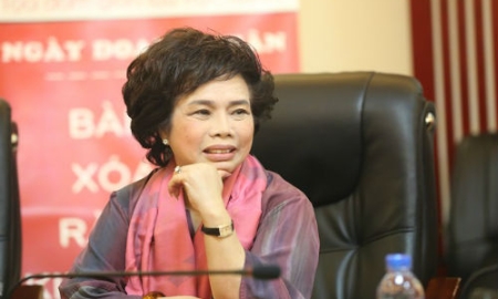 Doanh nhân Thái Hương tại cuộc toạ đàm về xoá bỏ rào cản kinh doanh.