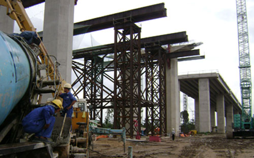 Lĩnh vực xây dựng (tính theo giá so sánh) có đóng góp tới 8-10% vào tổng
 sản lượng quốc nội hàng năm và luôn duy trì được tốc độ tăng mạnh từ 
10-12% năm.