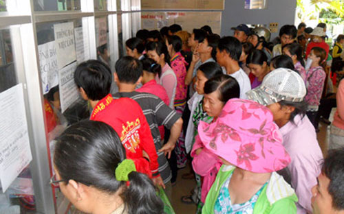 Tính đến 1/10/2012, cả nước có 984 nghìn người thất nghiệp và 1.369 nghìn người thiếu việc làm.