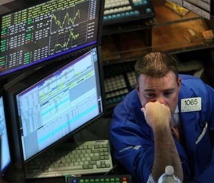 Chứng khoán Mỹ đã giảm mạnh sau khi có ngày tăng điểm ấn tượng trước đó - Ảnh: Reuters.