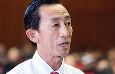 PGS.TS Trần Hoàng Ngân: "Tôi thực sự rất chia sẻ bức xúc với người dân về giá xăng dầu. Trong điều hành giá xăng dầu chưa có được sự linh hoạt và cũng vẫn còn thiếu đối thoại, công khai và chi tiết cho người dân hiểu rõ".