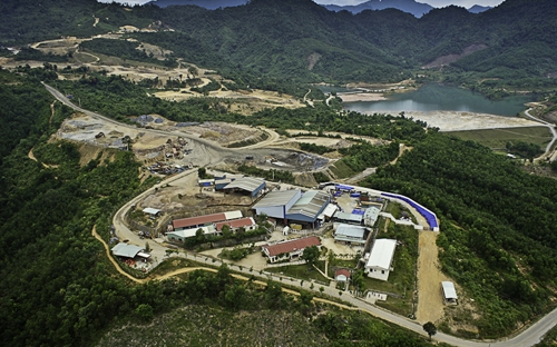 Toàn cảnh nhà máy khai thác vàng Bồng Miêu.<br>