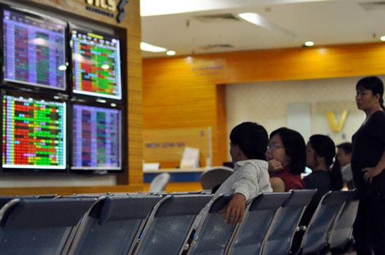 Không chỉ qui về một mối các văn bản hướng dẫn thực thi Luật Chứng khoán, Nghị định mới còn mở rộng các qui định và đưa ra các điều chỉnh cụ thể cho từng qui định trong nội dung của Luật với nhiều qui định mới.