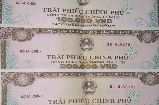 Trong tháng 5/2012, nhu cầu đối với trái phiếu kho bạc trên thị trường sơ cấp tăng mạnh, khiến cho lãi suất trúng thầu đã giảm ở tất cả các kỳ hạn.