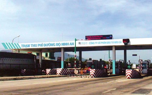 Trạm thu phí Ninh An, nơi Công ty Cổ phần Đầu tư Đèo Cả bắt đầu thu phí từ 1/7.<br>