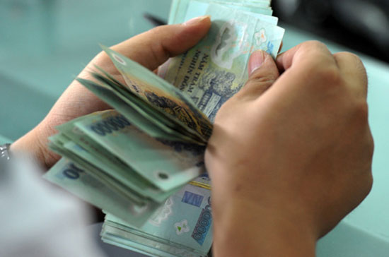 Chỉ sau hơn 2 tuần kể từ khi trần lãi suất huy động về 9%/năm, lãi suất trên thị trường liên ngân hàng đã tăng khoảng 6-7%/năm so với mức thấp nhất trước đó.