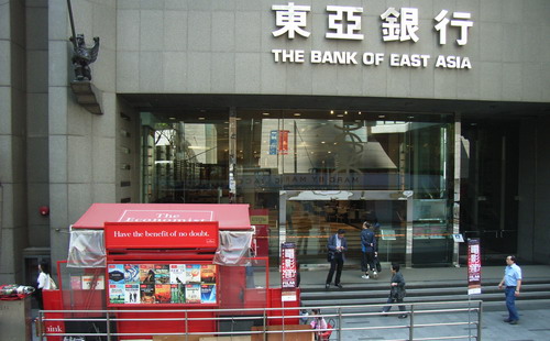 Các ngân hàng tại châu Á Thái Bình Dương thường không mang đến cho khách hàng những dịch vụ tài chính có công nghệ cao giúp tiết kiệm thời gian công sức cho họ, chính vì vậy nhiều khách hàng có tâm lý không hài lòng.