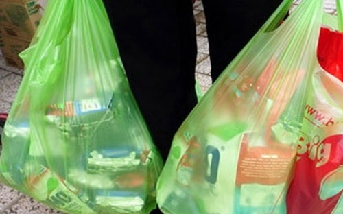 Các doanh nghiệp đã đóng thuế bảo vệ môi trường cho mặt hàng túi ni lông
 có thể sẽ được hoàn trả nếu đề xuất của Bộ Tài chính về vấn đề này được
 Chính phủ chấp thuận.