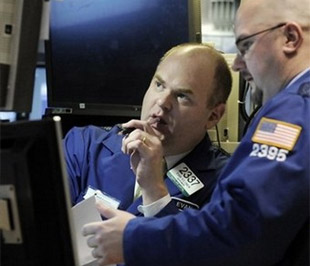 Chứng khoán Mỹ tiếp tục giảm điểm ngày thứ hai trong tuần cùng với khối lượng giao dịch dịch mạnh - Ảnh: AP.