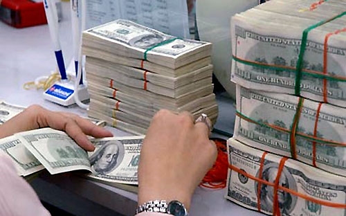 Mức giá USD mua vào của các ngân hàng thương mại đã xuống thấp hơn mức của Sở Giao dịch Ngân hàng Nhà nước.<br>