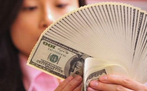 Dù có những biến động bất ngờ và khá mạnh, nhưng tỷ giá USD/VND vẫn đang “vẫy vùng” trong một biên độ cho 
phép chỉ là +/-1%.