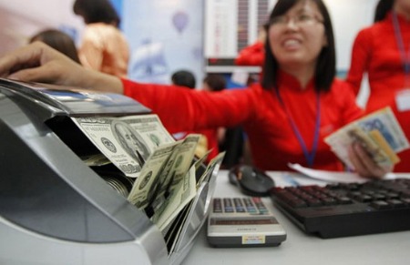 Một số ngân hàng lớn đã phát tín hiệu nâng giá mua vào USD.