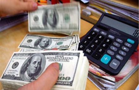 So với đầu năm, tỷ giá bình quân liên ngân hàng hiện đã tăng 9,01%; giá USD bán ra của các ngân hàng thương mại đã tăng 6,89%.