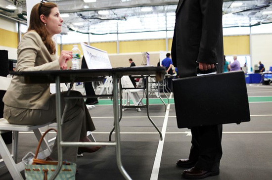 Theo FED, giá trị tài sản ròng trung bình của các gia đình Mỹ đã giảm 39% chỉ trong vòng 3 năm, từ 126.400 USD năm 2007 xuống còn 77.300 USD trong năm 2010.