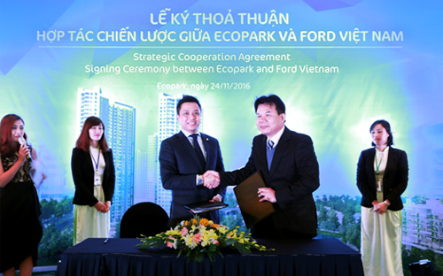 Lễ kí kết đánh dấu bước phát triển mới giữa ngành bất động sản và sản xuất ô tô.
