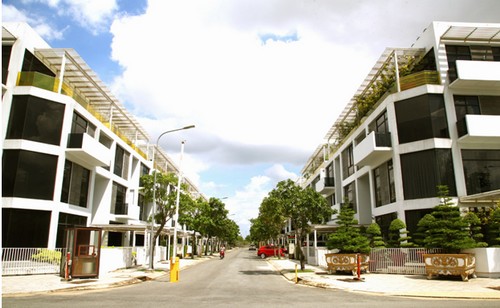 Các khu dân cư hiện hữu gần Gia Cát Garden trong khu đô thị Cát Lái.