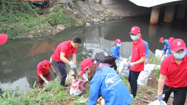“Giữ hồ sông xanh cho cuộc sống an lành” cùng Bridgestone