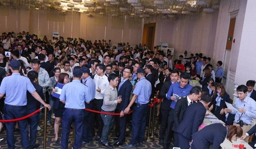 Buổi cống bố thu hút gần 1.000 khách tham dự và thành công với hơn 95% 
số căn hộ thuộc khu Phoenix 1 - dự án Topaz Elite đã được khách hàng lựa
 chọn ngay trong 5 tiếng đồng hồ của buổi mở bán.