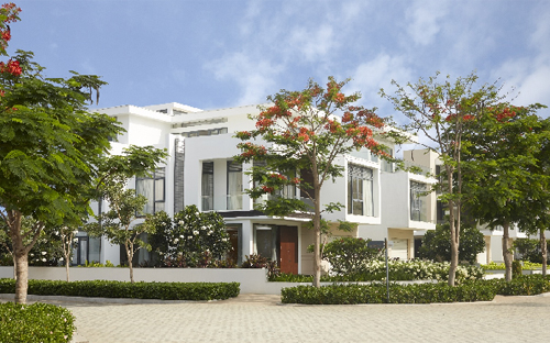 Khu biệt thự sinh thái cao cấp Lucasta mang phong cách kiến trúc đương đại, tận dụng cảm quan do tự nhiên mang lại.