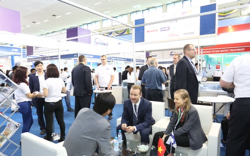 Doanh nghiệp gặp gỡ khách hàng tại Vietwater 2015.
